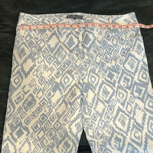 🔥Elliott Lauren Blue and White Patterned Pants🔥 - Picture 7 of 8